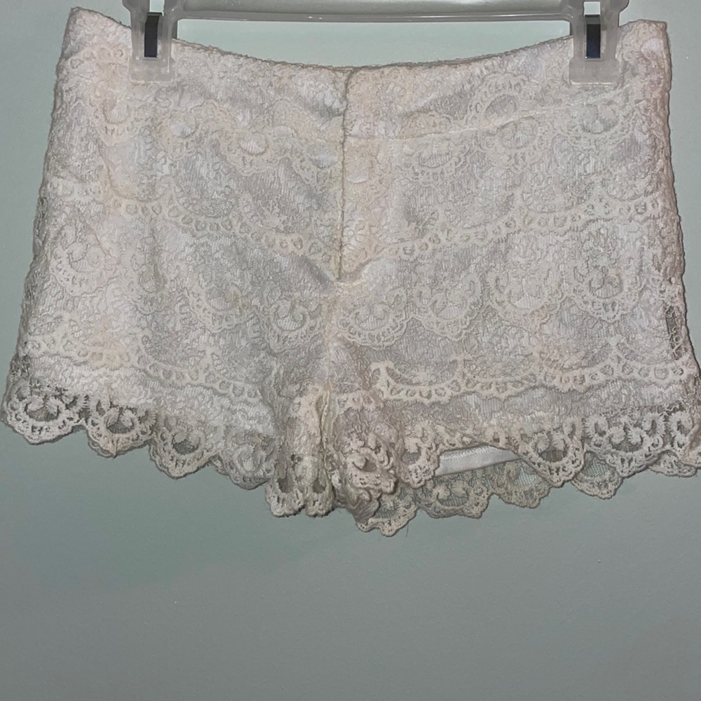 Lace short